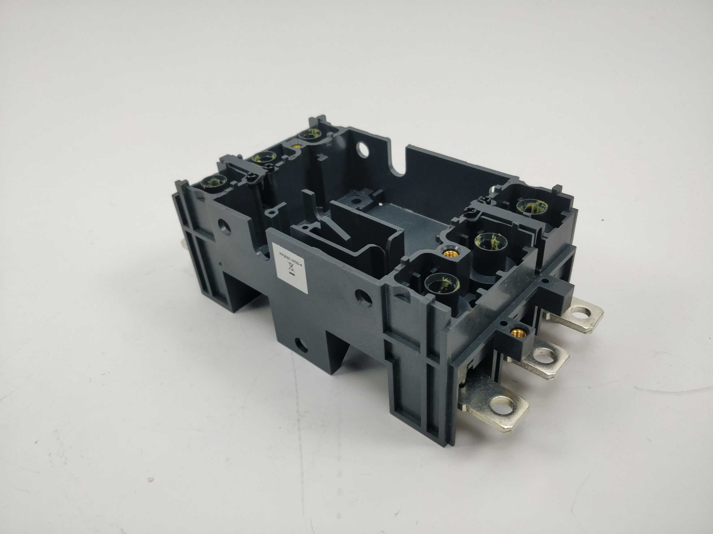 Schneider Electric LV429266 Plug in base, 3 poles