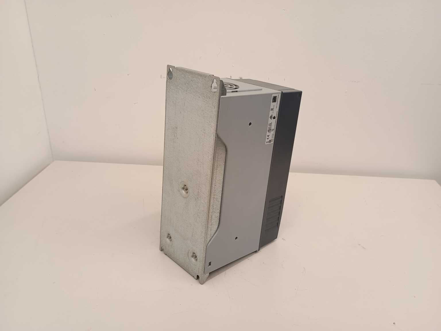 danfoss-135u5652-vacon-100-flow-vacon0100-3l-0005-5-flowip54fl03dpapdlnl_2.jpg Danfoss 135U5652 VACON 100 FLOW VACON0100-3L-0005-5-FLOW+IP54+FL03+DPAP+DLNL