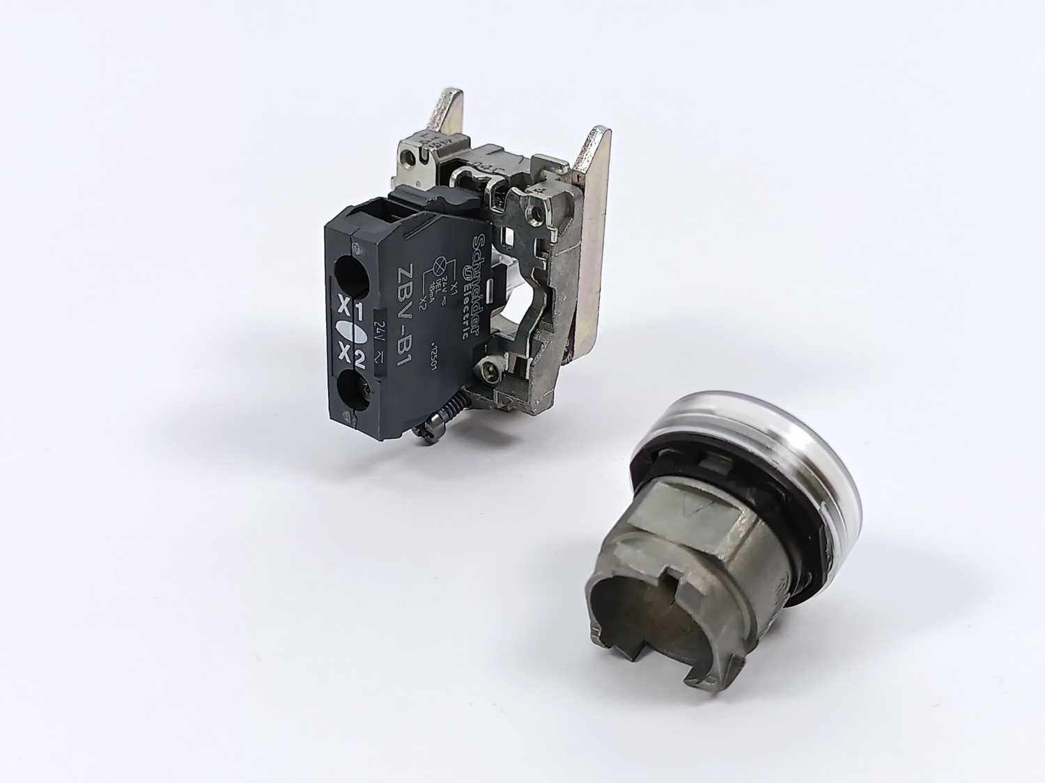 schneider-electric-xb4bvb1-led-panel-mount-indicator_1.jpg Schneider Electric XB4BVB1 LED Panel Mount Indicator