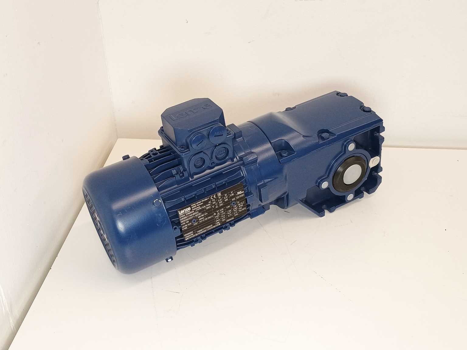 LENZE MDEMAXX071-32C0U G50BB111MHBR2C Inverter Duty Geared Motor