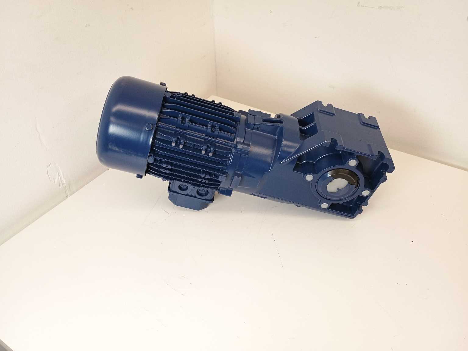 lenze-mdemaxx071-32c0u-g50bb111mhbr2c-inverter-duty-geared-motor_1.jpg LENZE MDEMAXX071-32C0U G50BB111MHBR2C Inverter Duty Geared Motor