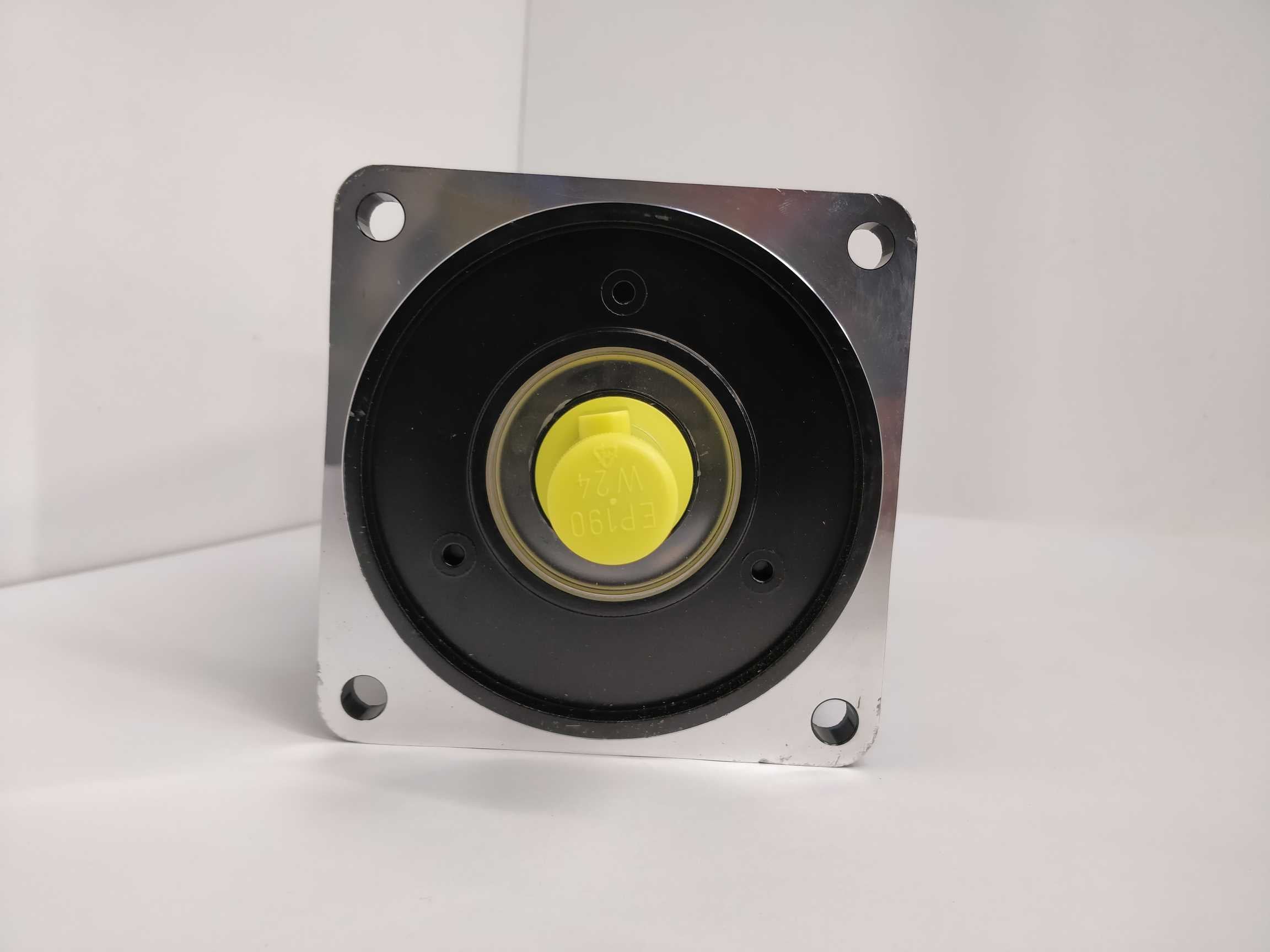 schneider-electric-bmh1403p11f2a-ac-servo-motor_3.jpg Schneider Electric BMH1403P11F2A AC Servo Motor Rabat