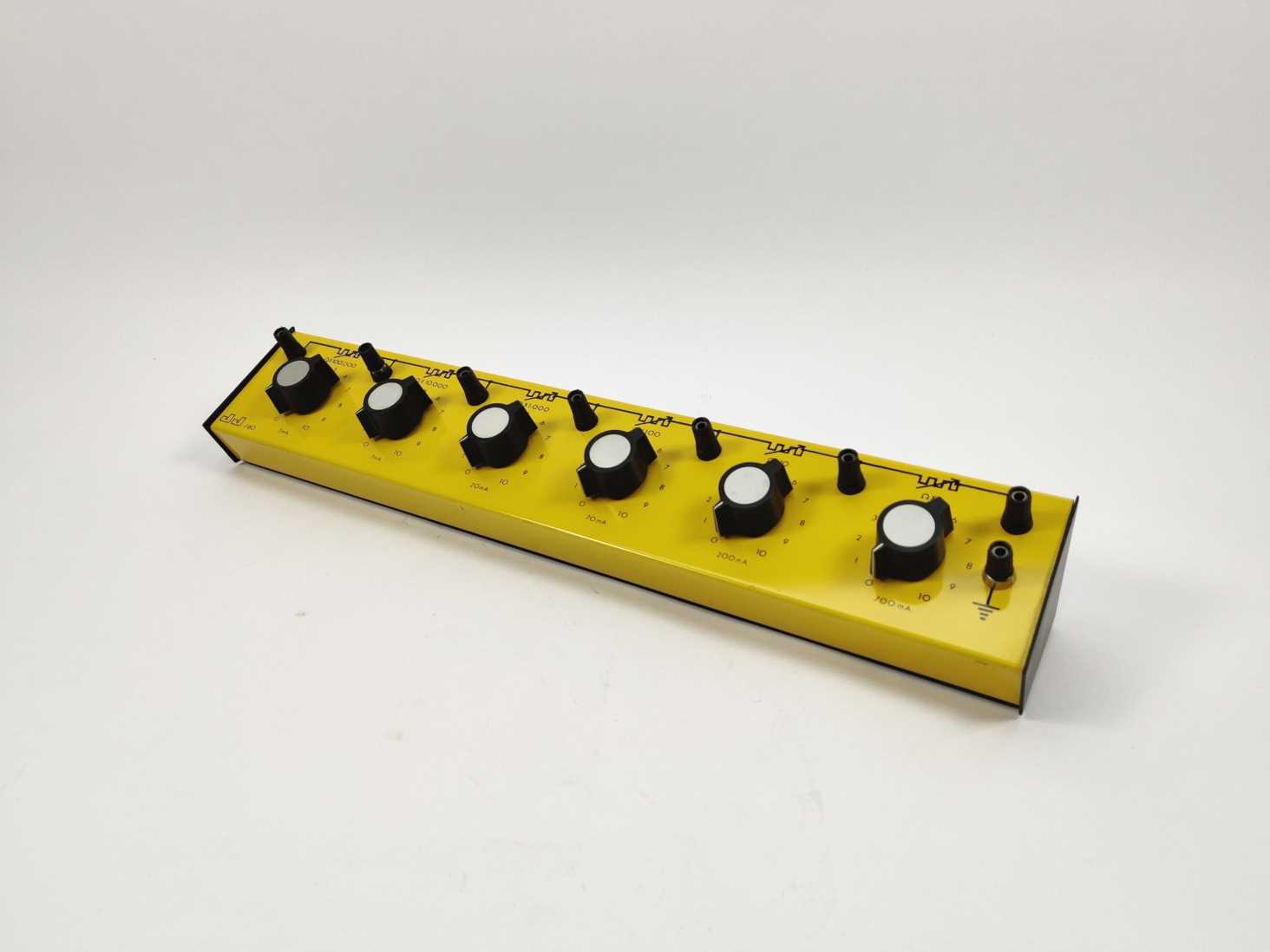 J.J. LLOYD INSTRUMENTS J60 Resistance Box 1ohm to 100kOhm