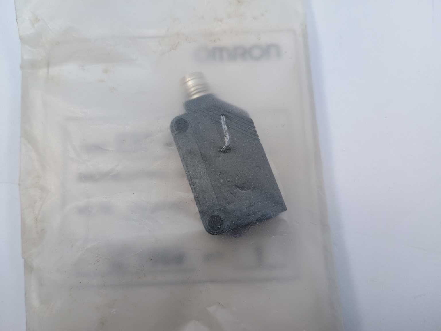 omron-e3z-r86-photoelectric-switch-12-24v-dc_1.jpg OMRON E3Z-R86 Photoelectric Switch 12-24V DC