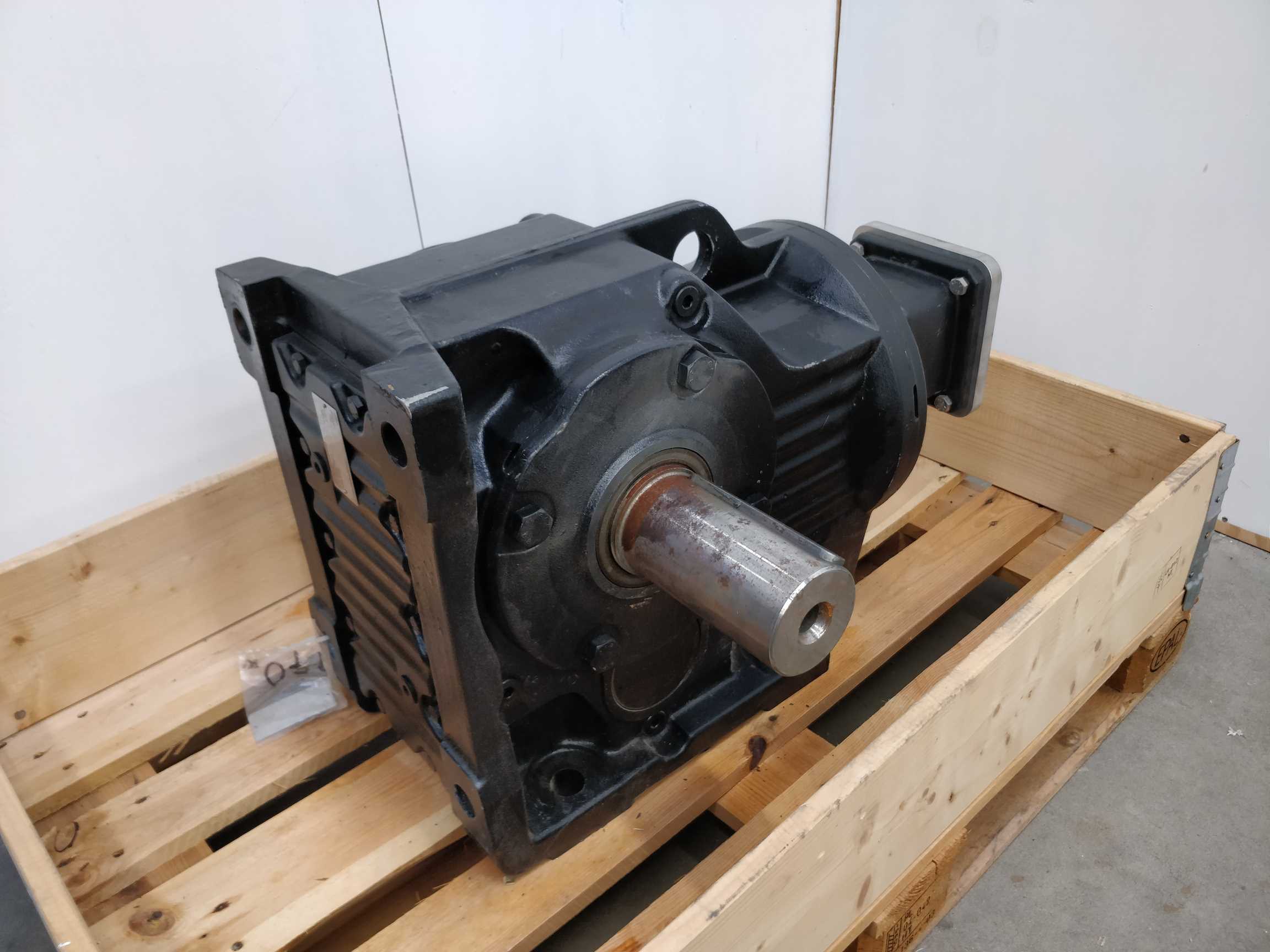 sew-eurodrive-k107-aqa190-2-k107-aoa190-2_2.jpg SEW-EURODRIVE K107 AQA190/2 K107 AOA190/2