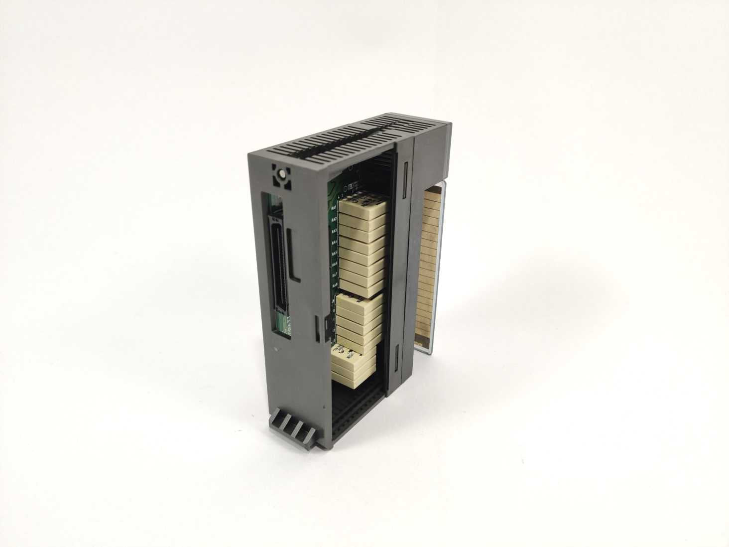 Mitsubishi A1SY10EU Output Unit. Changed from US 120V to 220V Levere