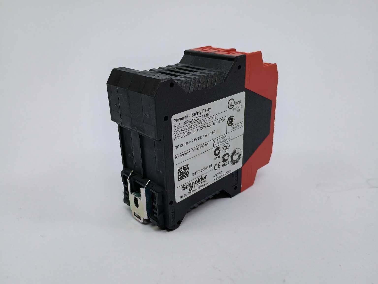schneider-electric-xpsak371144p-safety-relay_1.jpg Schneider Electric XPSAK371144P Safety Relay