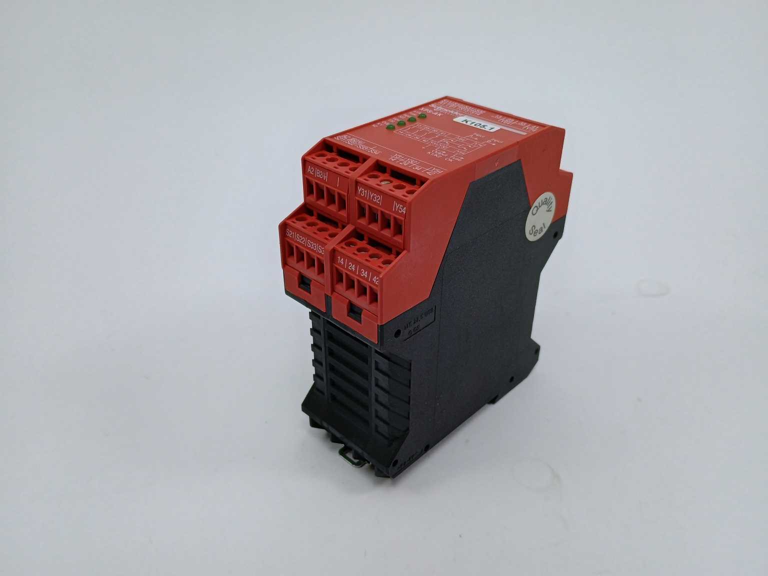 schneider-electric-xpsak371144p-safety-relay_3.jpg Schneider Electric XPSAK371144P Safety Relay