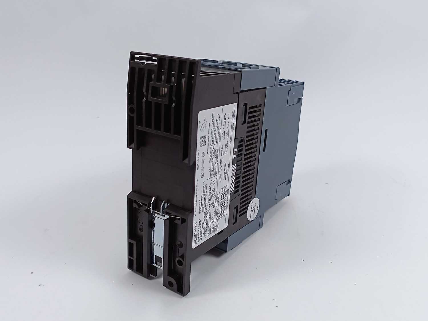 siemens-3rw4037-1bb14-sirius-soft-starter-ac-semiconductor-motor-starter_2.jpg Siemens 3RW4037-1BB14 SIRIUS Soft Starter AC Semiconductor Motor Starter