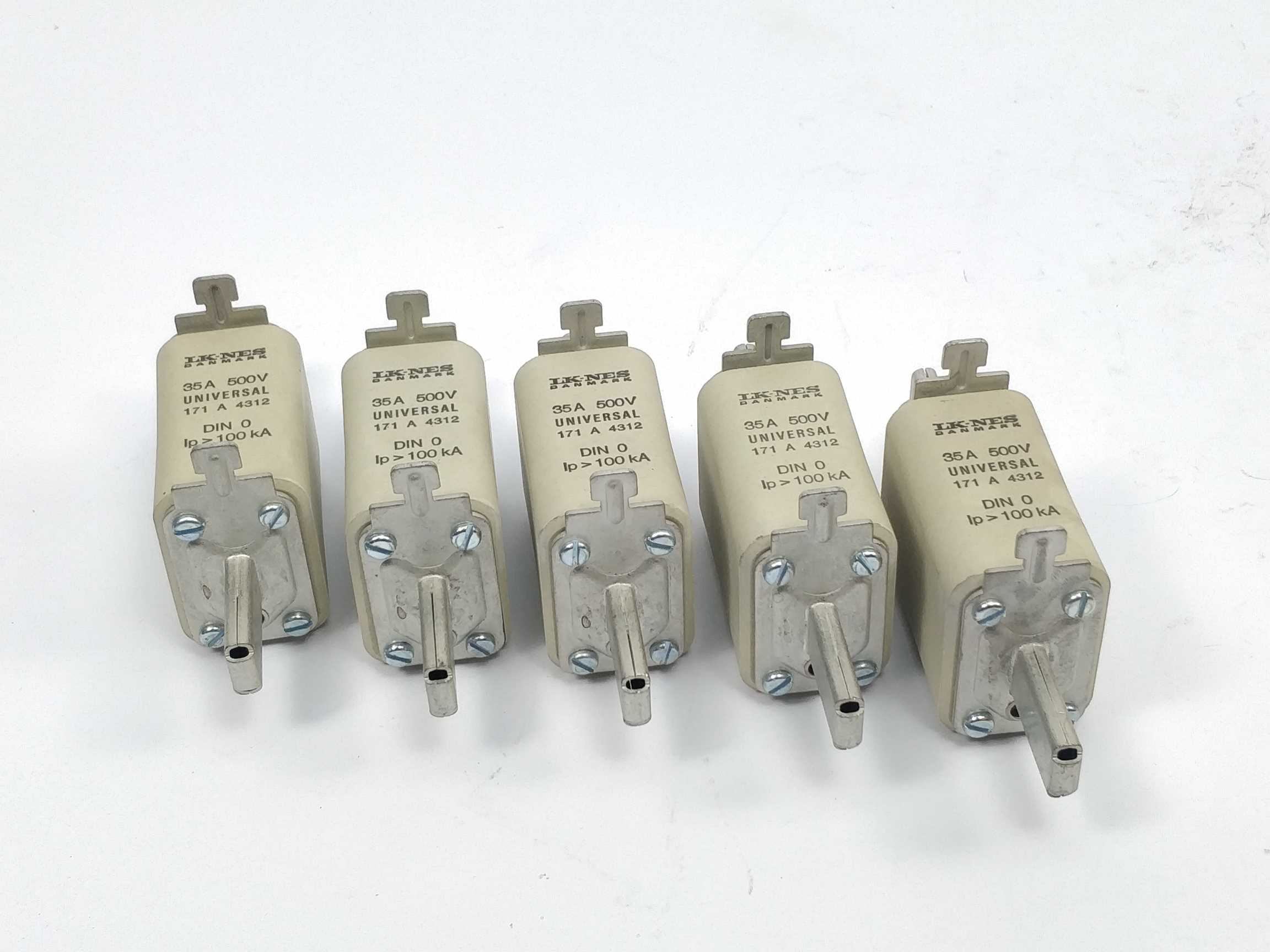 lk-bussmann-171a4312-fuse-35a-500v-universal-din-0-100ka-5-pcs_1.jpg LK/Bussmann 171A4312 Fuse 35A 500V universal DIN 0 100kA 5 Pcs. Rabat
