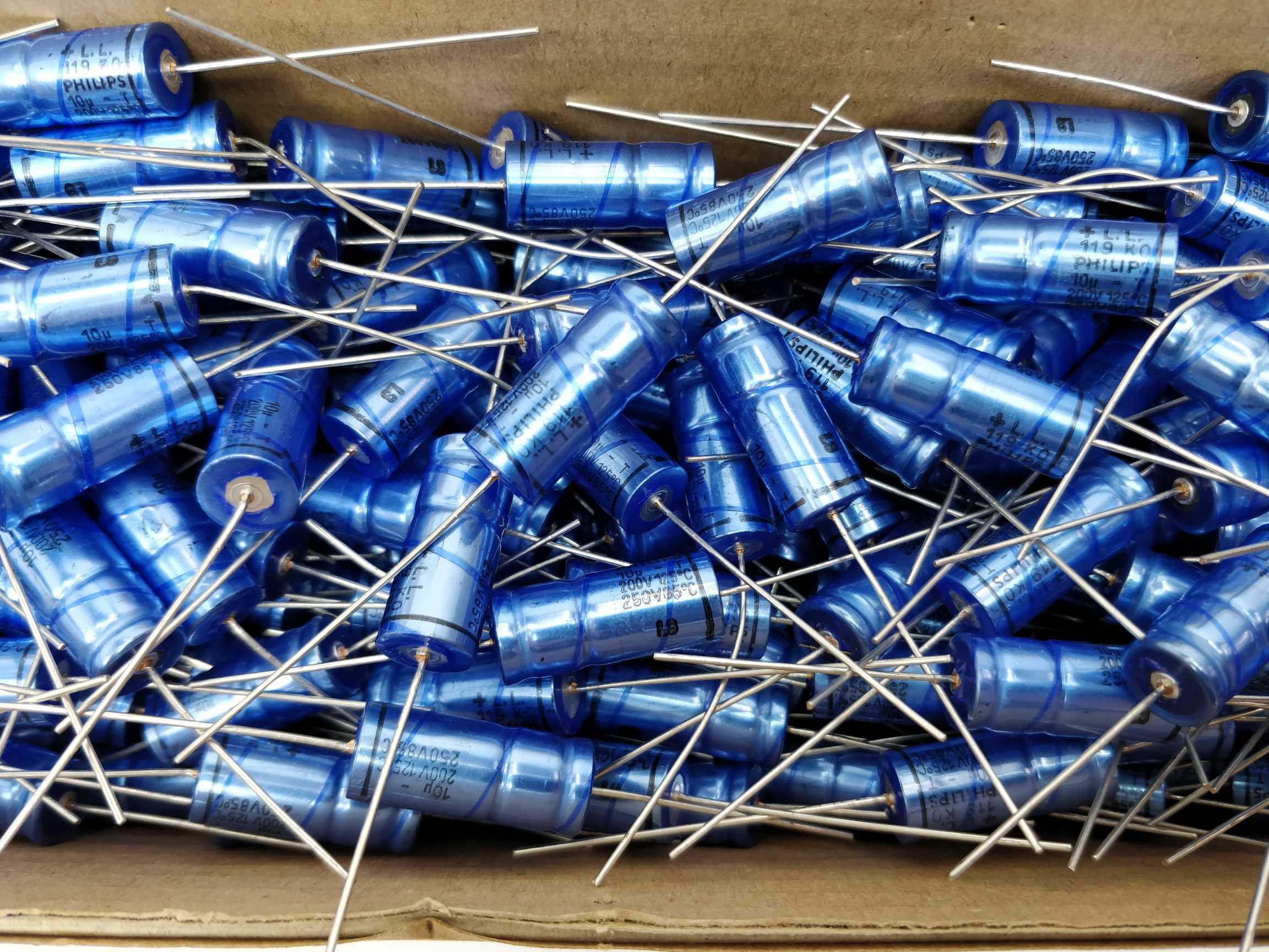 philips-10uf-capacitor-10uf-200v-125c-250v-85c_2.jpg Philips 10uF Capacitor 10uF 200V 125C 250V 85C