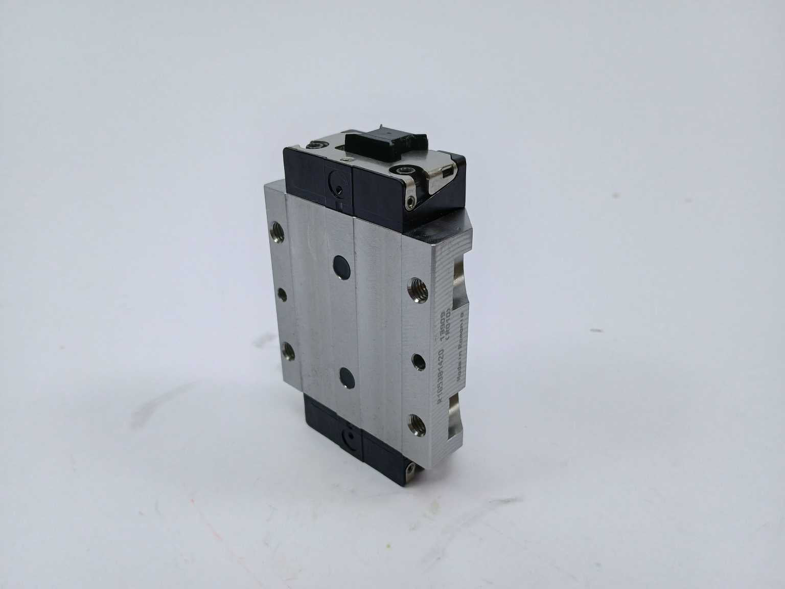 rexroth-r165381420-ball-runner-block-carbon-steel-kwd-020-fls-c1-n-1_3.jpg Rexroth R165381420 Ball Runner Block Carbon Steel KWD-020-FLS-C1-N-1