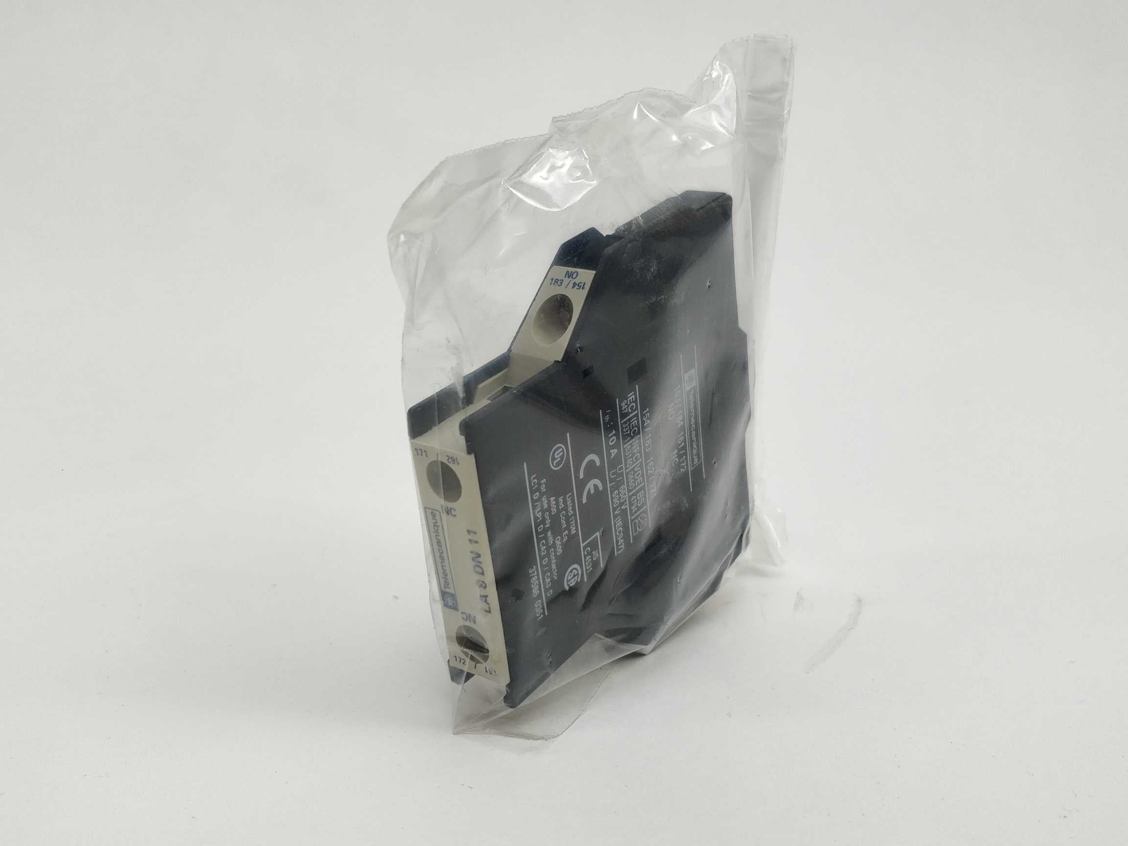 telemecanique-la8-dn11-023648-lateral-contact-block_1.jpg TELEMECANIQUE LA8 DN11 023648, Lateral contact block.