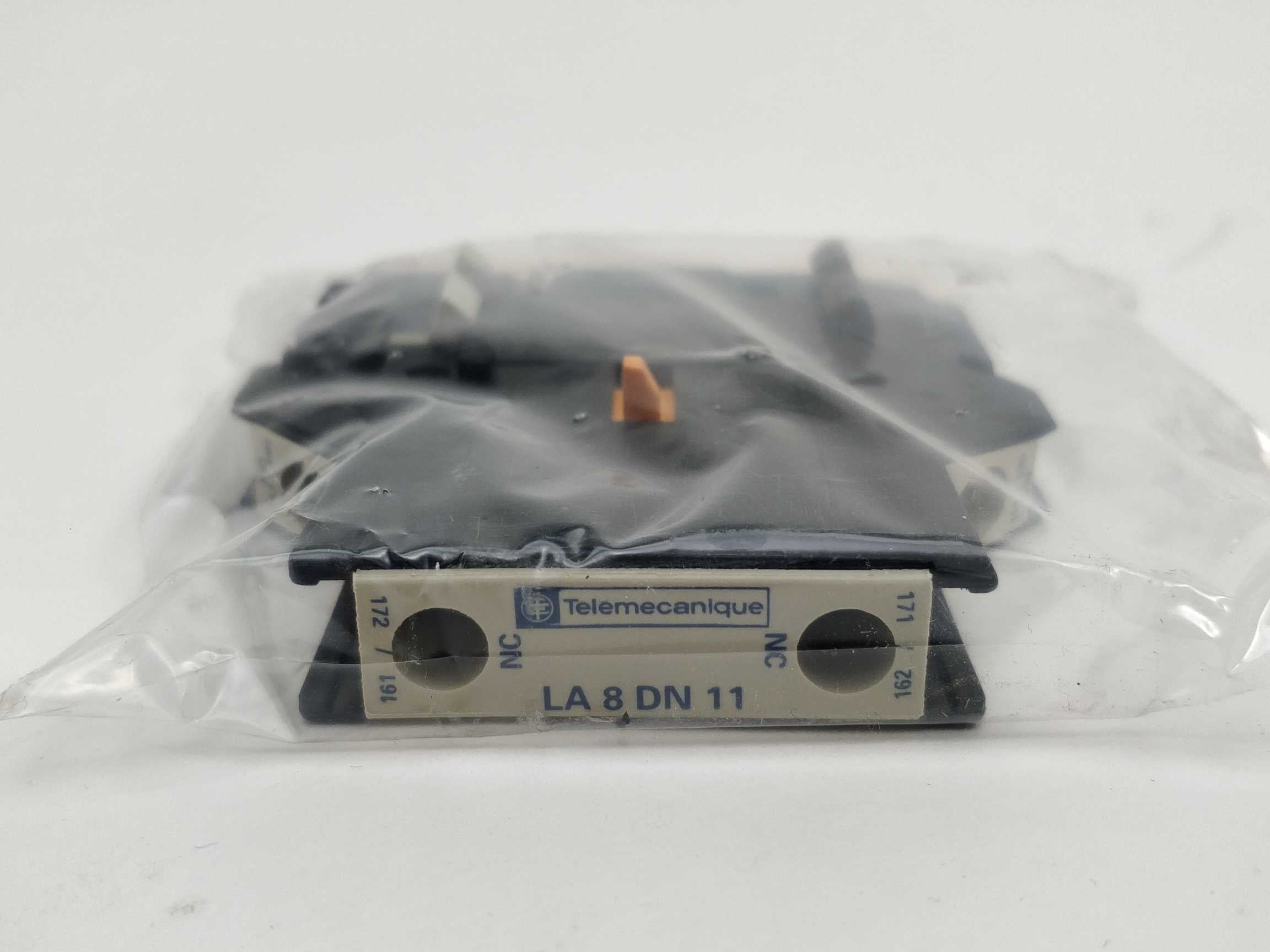 telemecanique-la8-dn11-023648-lateral-contact-block_2.jpg TELEMECANIQUE LA8 DN11 023648, Lateral contact block.