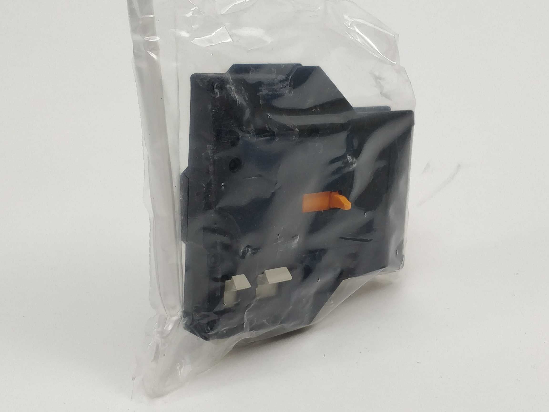 telemecanique-la8-dn11-023648-lateral-contact-block_3.jpg TELEMECANIQUE LA8 DN11 023648, Lateral contact block.