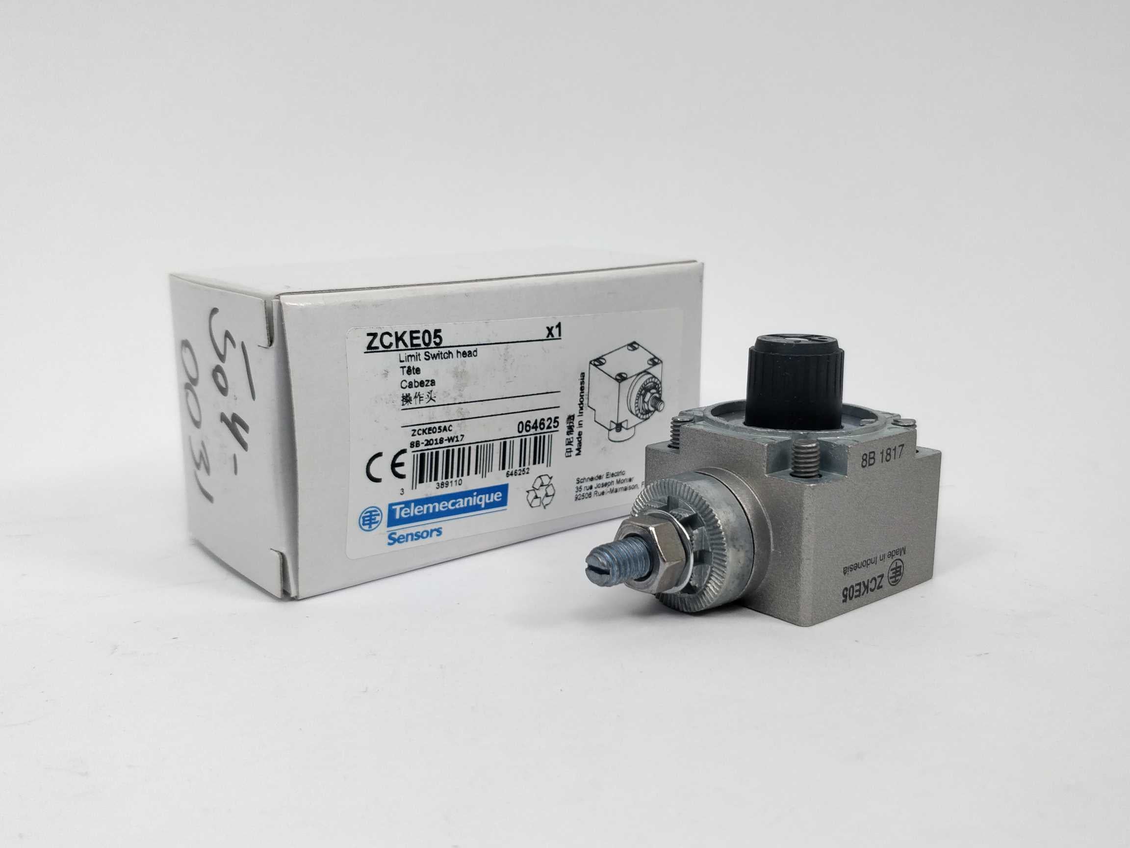 telemecanique-zcke05-064625-limit-switch-head_3.jpg TELEMECANIQUE ZCKE05 064625 Limit switch head