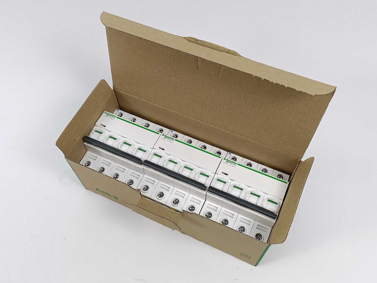 Schneider Electric A9F04732 Miniature Circuit Breaker 3P+N 32A C Curve. 3 pcs. Levere