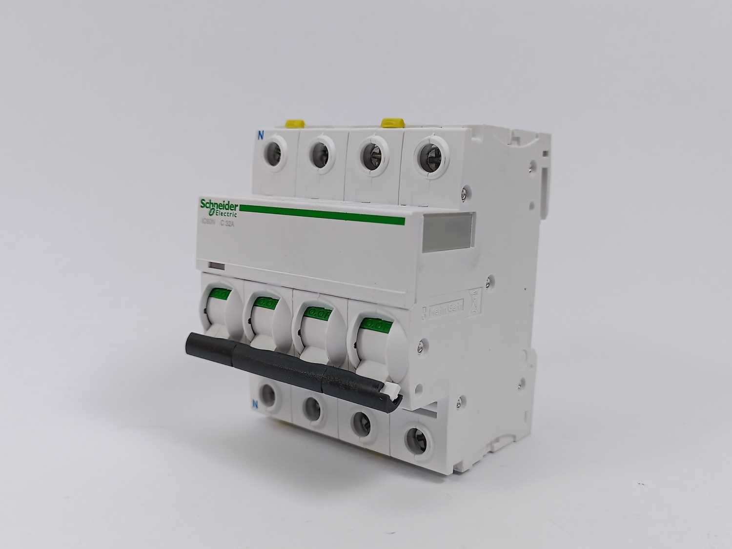 Schneider Electric A9F04732 Miniature Circuit Breaker 3P+N 32A C Curve. 3 pcs. Levere