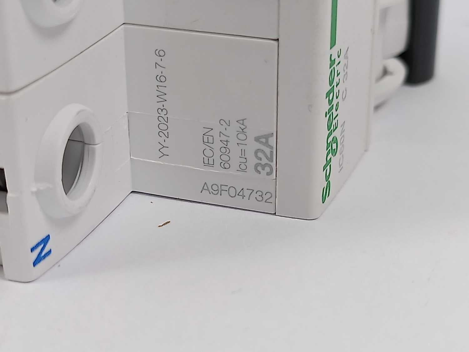 Schneider Electric A9F04732 Miniature Circuit Breaker 3P+N 32A C Curve. 3 pcs. Levere