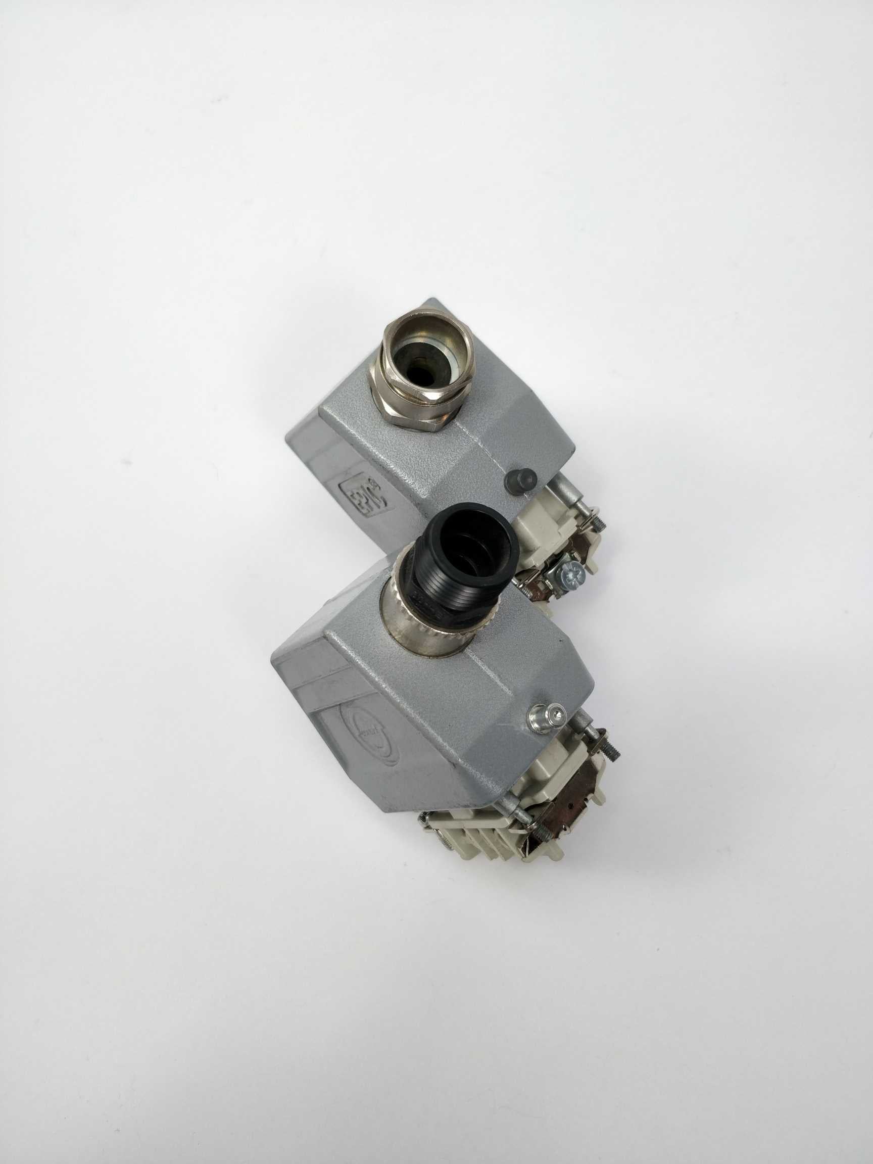 epic-h-be-6-bs-10191000-with-h-be-6-ss-10190000-male-and-female-power-connectors_2.jpg EPIC H-BE 6 BS 10191000 With H-BE 6 SS 10190000 Male and Female Power Connectors