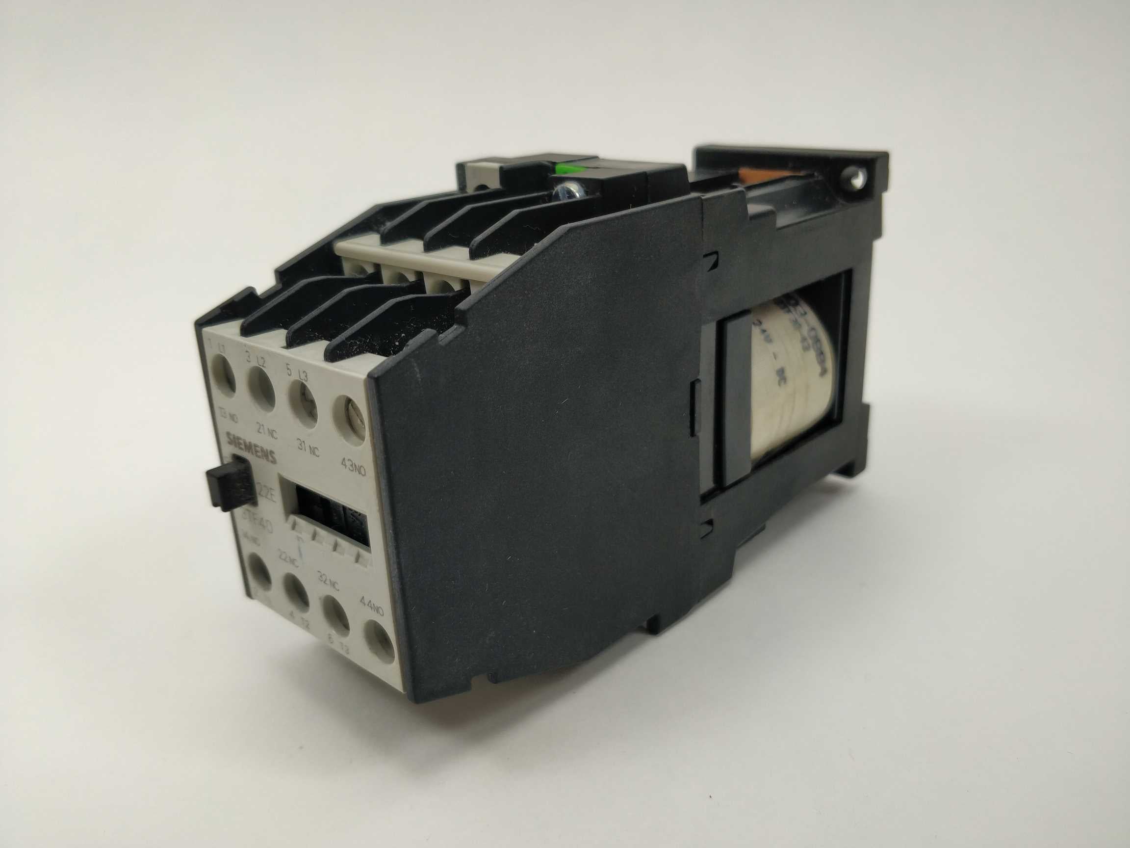 siemens-3tf4022-0bb4-contacter-24vdc_1.jpg Siemens 3TF4022-0BB4 Contacter. 24VDC