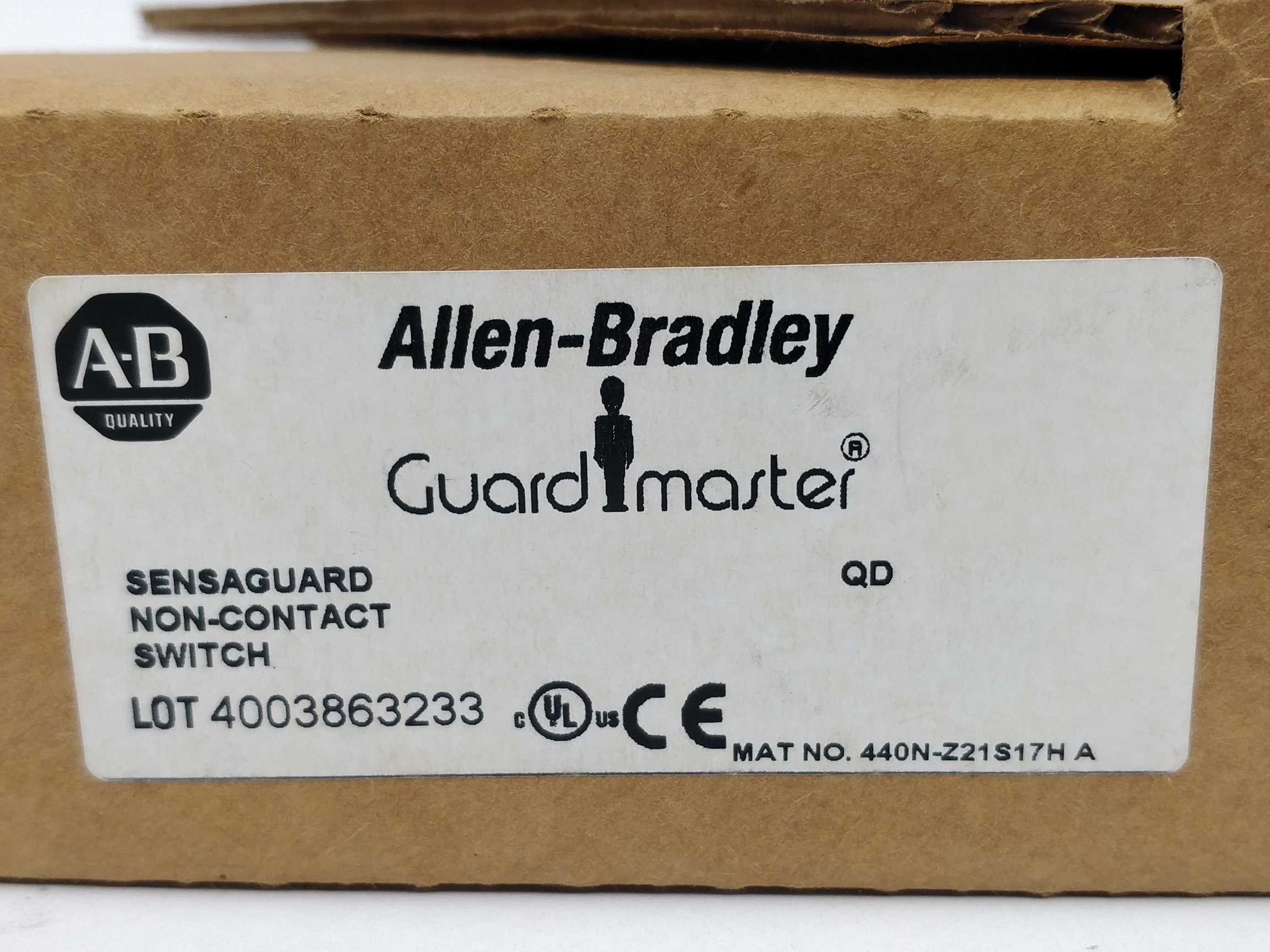 ab-440n-z21s17h-sensaguard-non-contact-switch-unused_2.jpg AB 440N-Z21S17H Sensaguard non-contact switch, Unused
