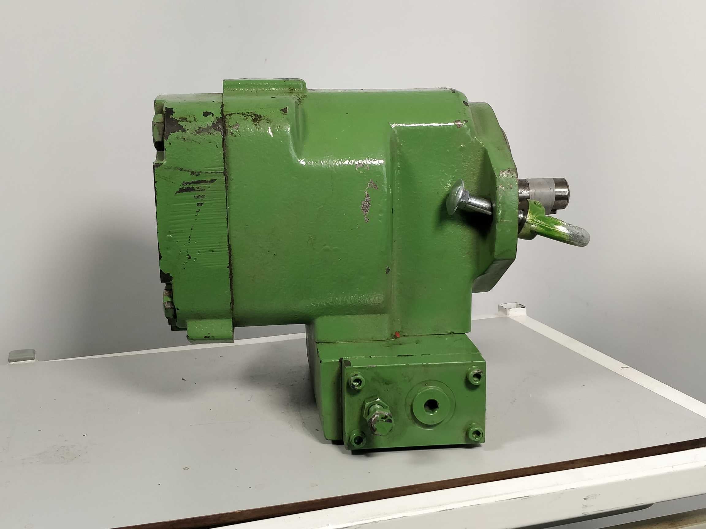 Oilgear PVWH15RSAYCLNN 10S Servo motor
