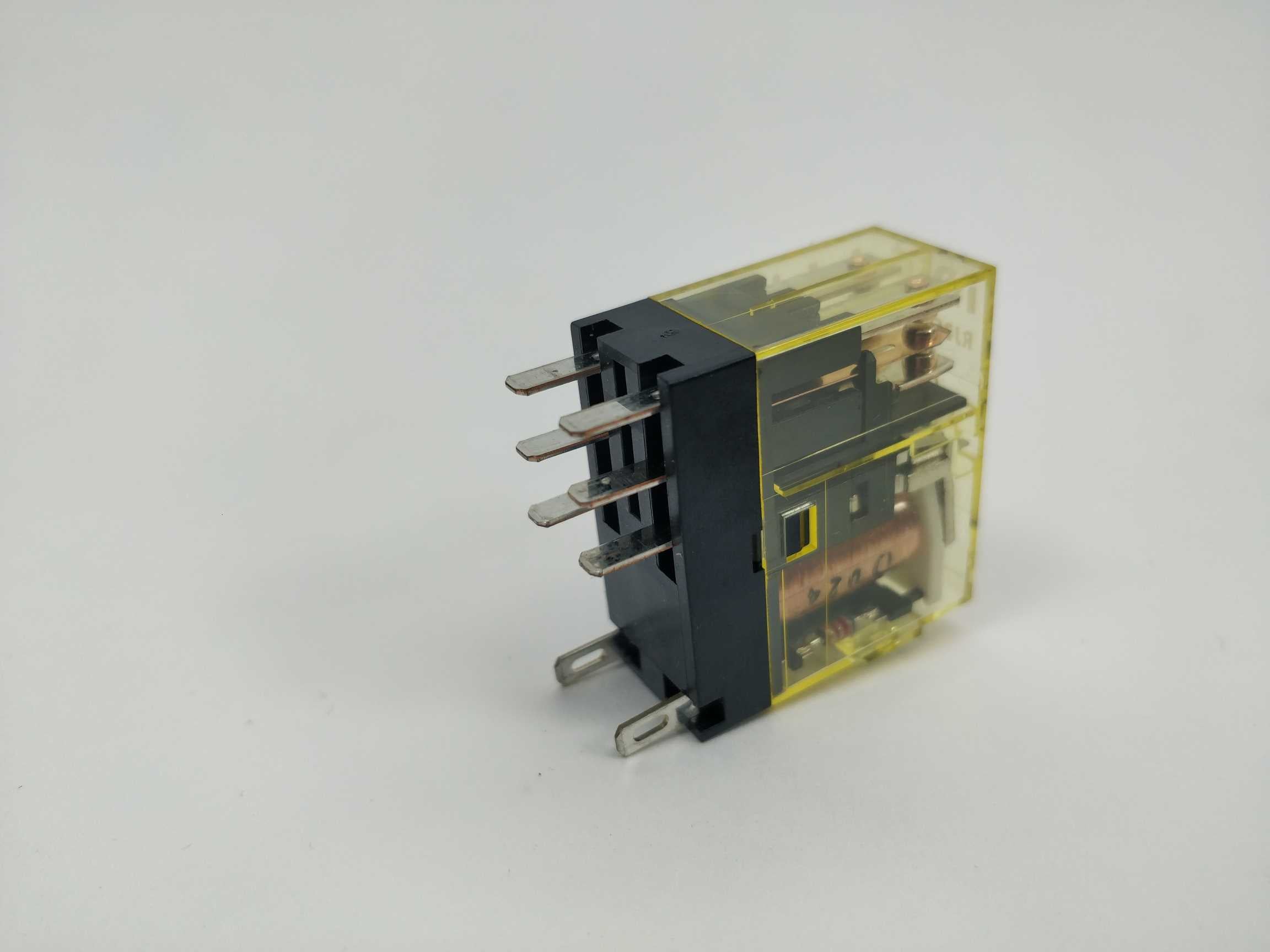 idec-rj2s-cld-d24-relay-plug-in-dpdt-8a-24vdc-7-pcs_2.jpg Idec RJ2S-CLD-D24 Relay Plug-In DPDT 8A 24VDC 7 Pcs. Levere