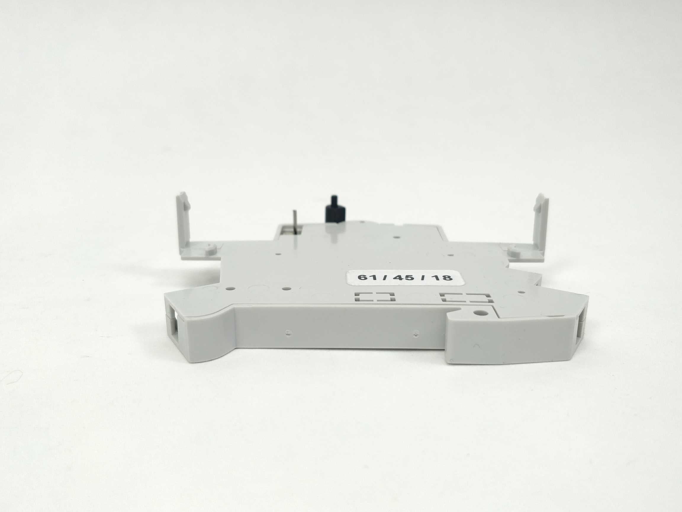 schneider-electric-16940-auxiliary-contact-1-nc-1-oc_3.jpg Schneider Electric 16940 Auxiliary contact - 1 NC + 1 OC Mode