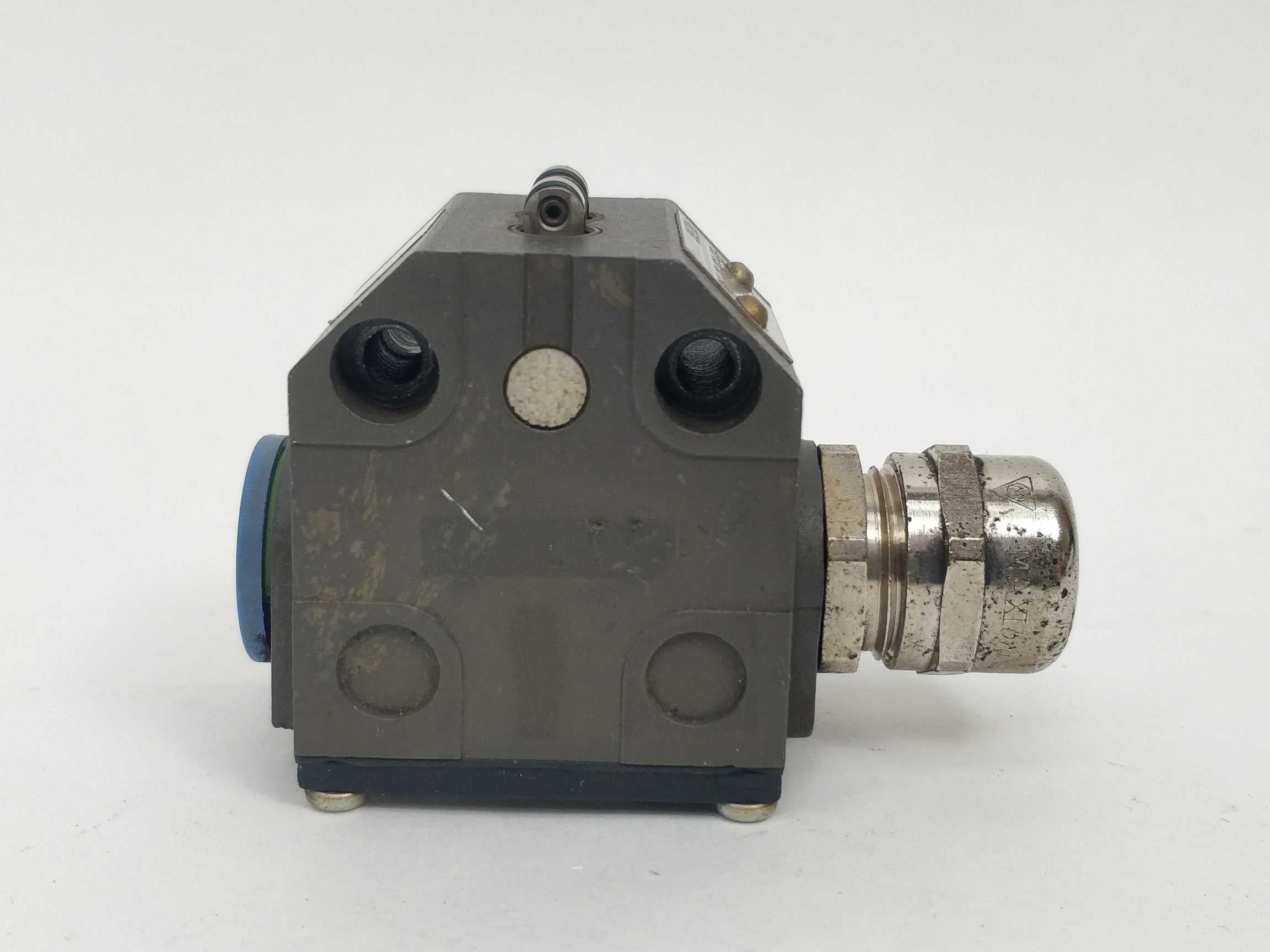 balluff-bns-819-b02-r08-40-13-switch_3.jpg BALLUFF BNS 819-B02-R08-40-13 Switch