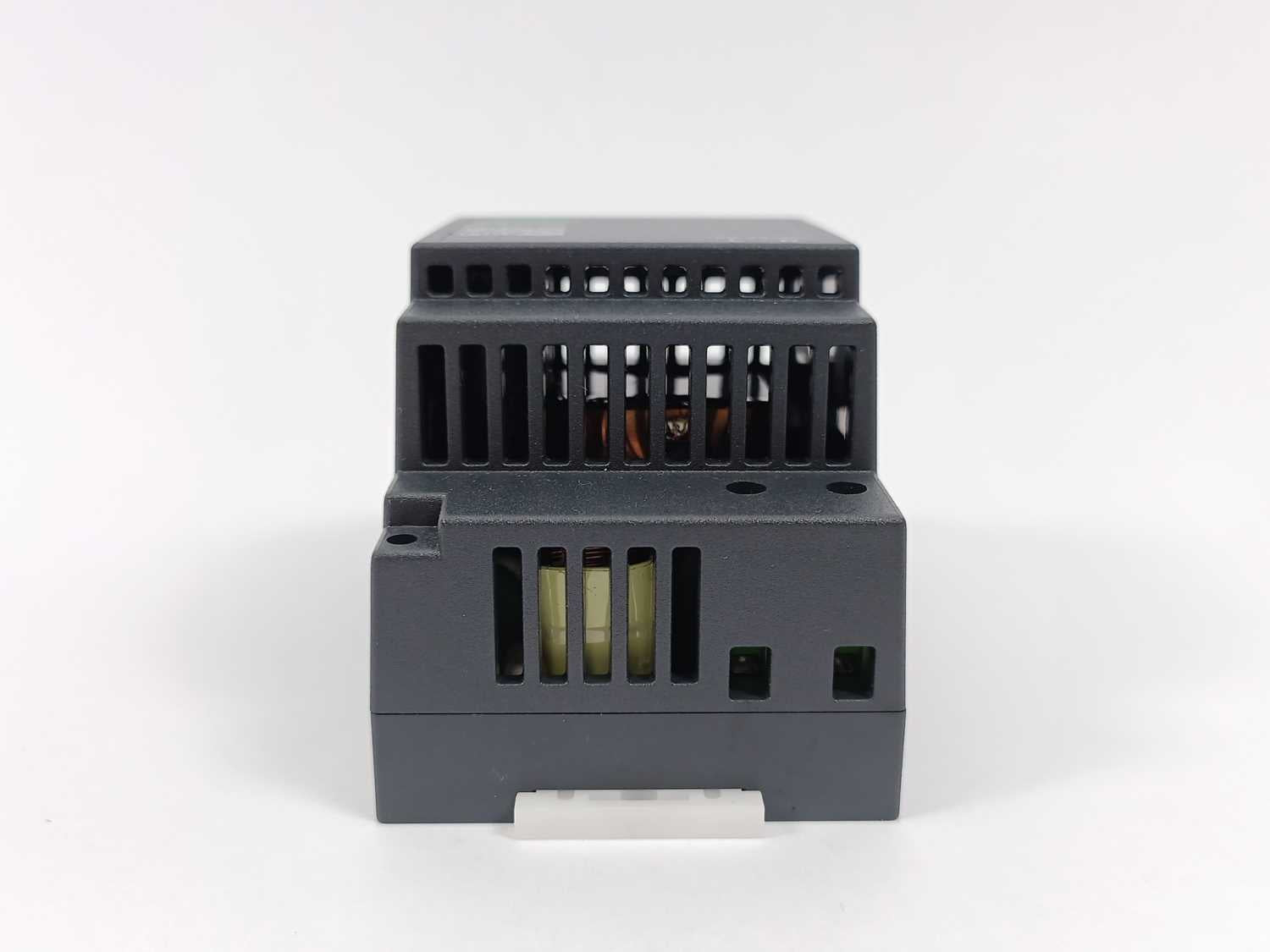 schneider-electric-ablm1a24025-power-supply-24v-25a-modular_2.jpg Schneider Electric ABLM1A24025 Power Supply 24V 2,5A Modular på udsalg