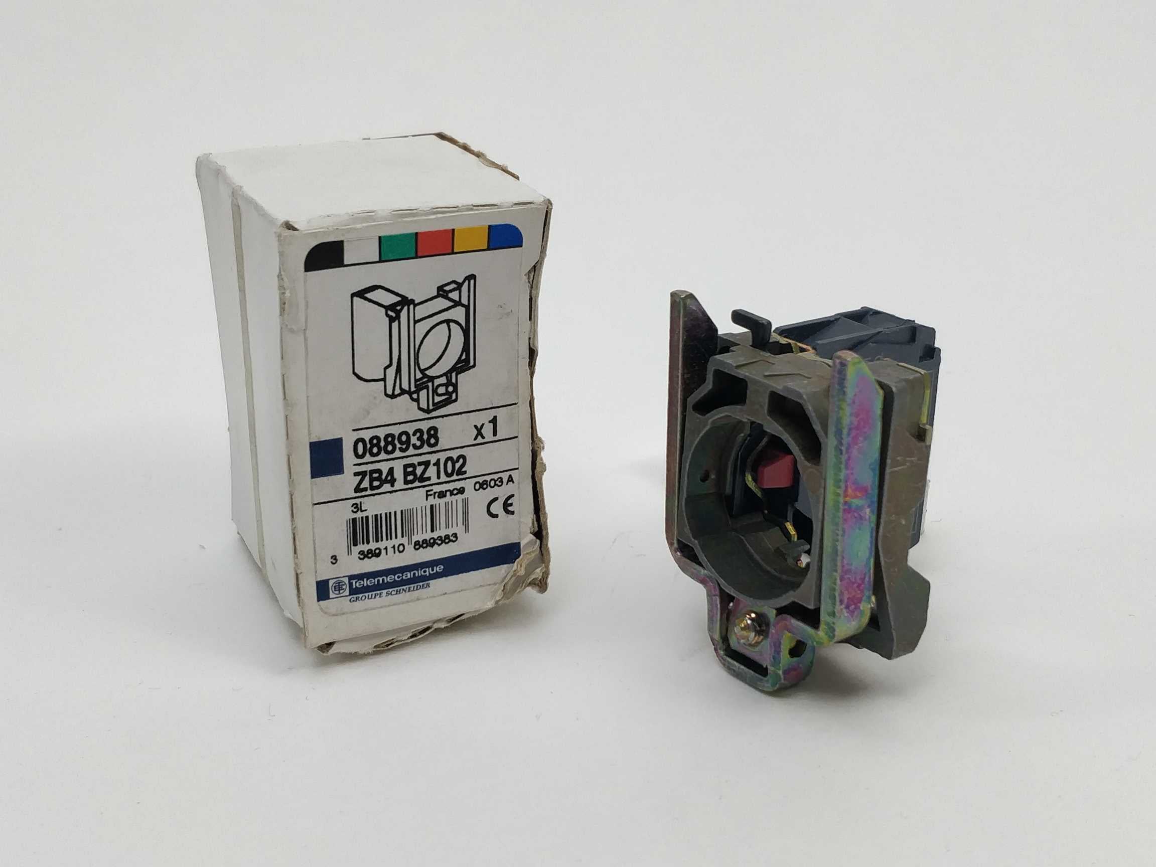 schneider-telemecanique-zb4-bz102-088938-single-contact-block_1.jpg Schneider / Telemecanique ZB4 BZ102 088938, Single contact block