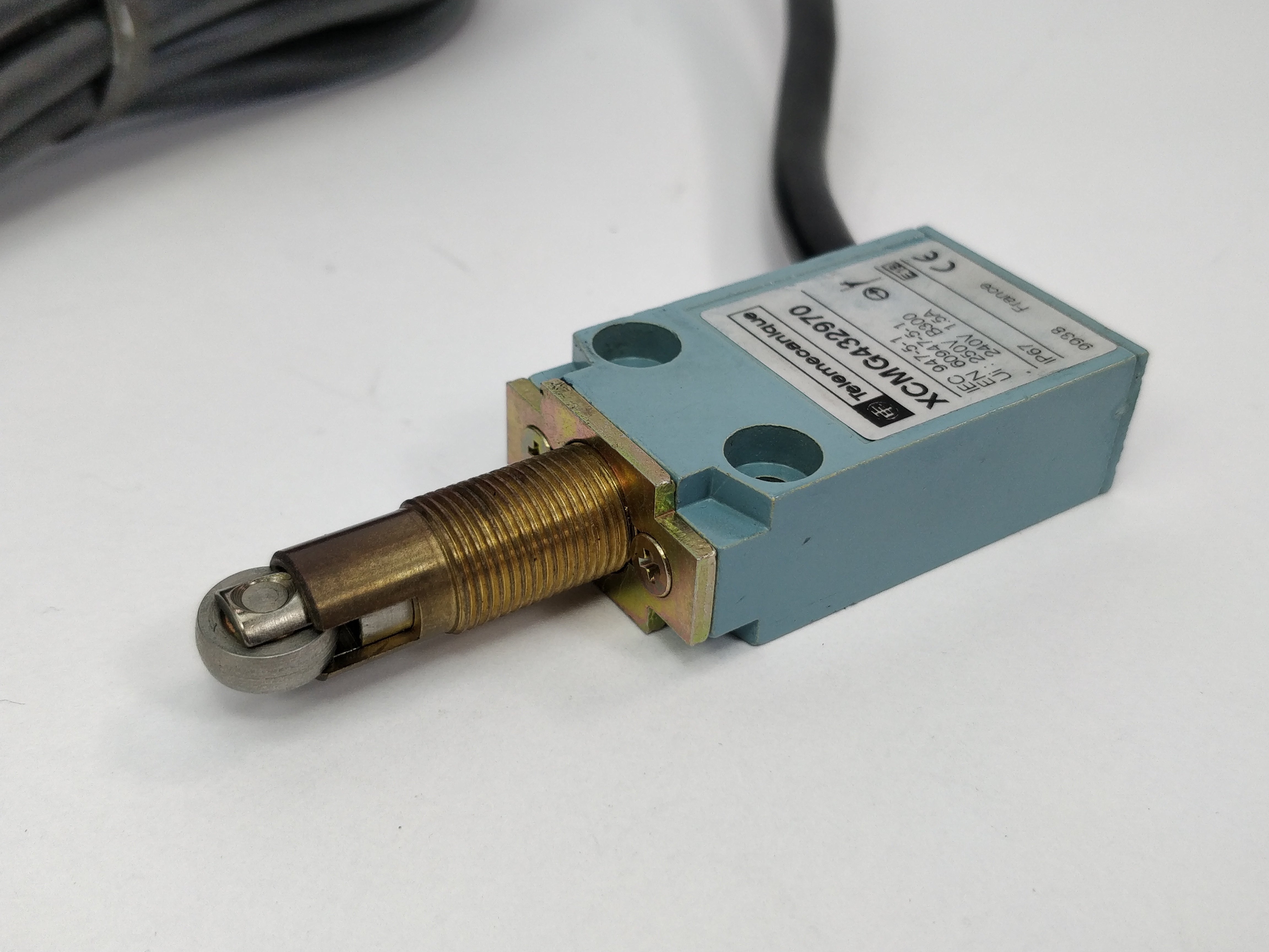 telemecanique-xcmg432970-limit-switch_2.jpg TELEMECANIQUE XCMG432970 Limit switch