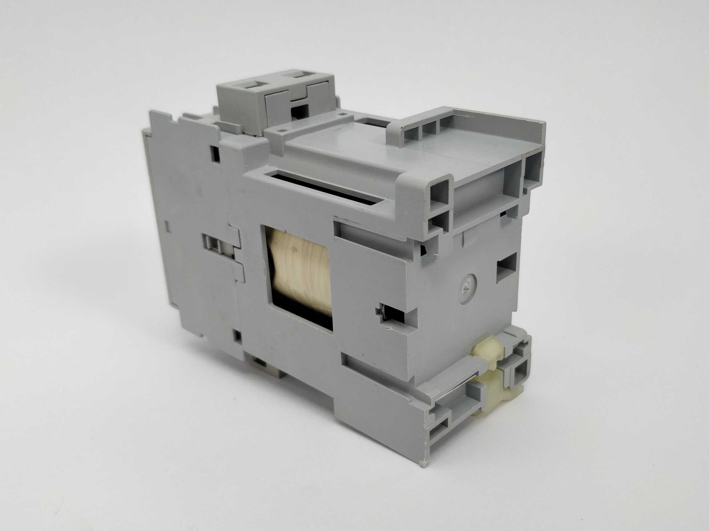 allen-bradley-100-c09d01-ser-a-overload-relay-max-600vac-25a_2.jpg ALLEN-BRADLEY 100-C09D*01 Ser A overload relay Max 600VAC 25A