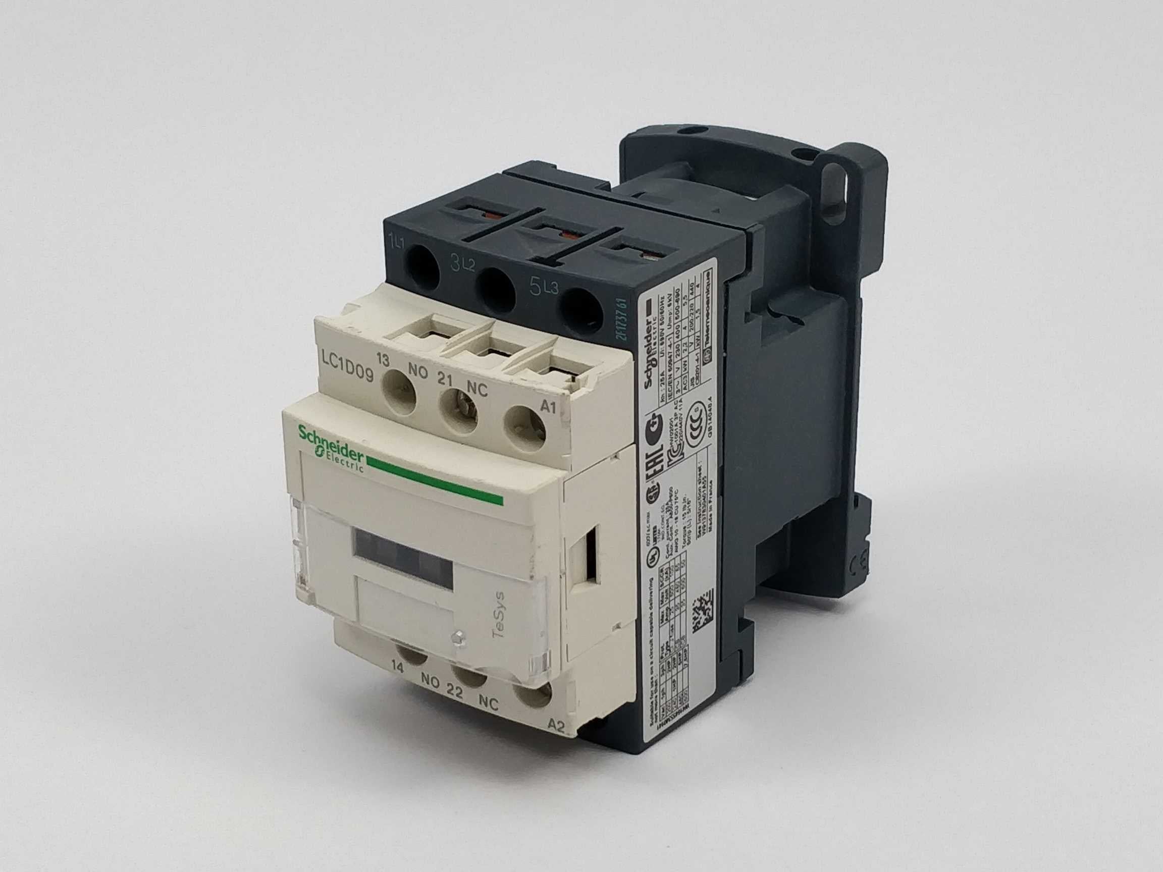 schneider-lc1d09-contactor-with-p7-230v-coil_0.jpg Schneider LC1D09 Contactor with P7 230V coil