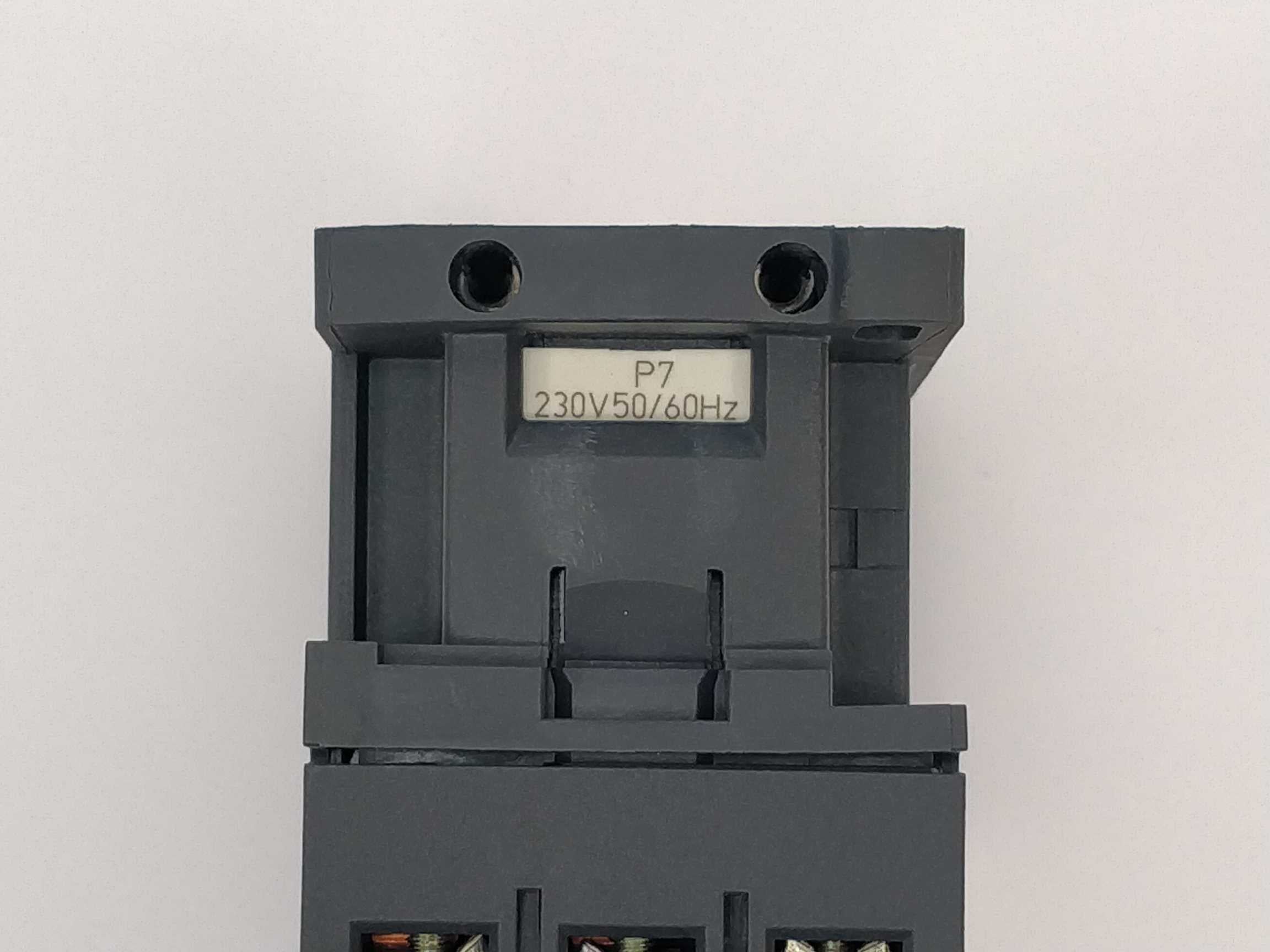 schneider-lc1d09-contactor-with-p7-230v-coil_2.jpg Schneider LC1D09 Contactor with P7 230V coil